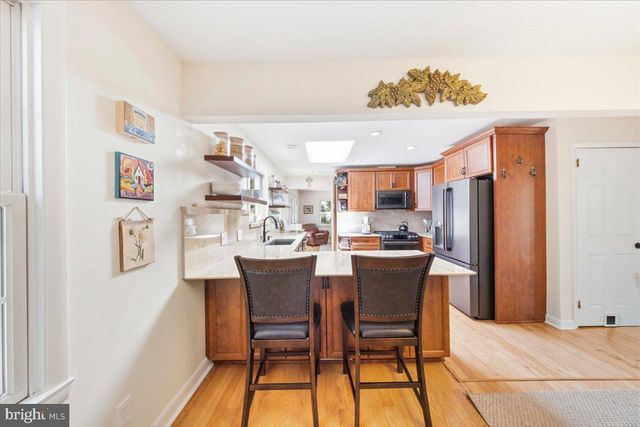 40 PINEKNOLL DR, Lawrence Township, NJ 08648