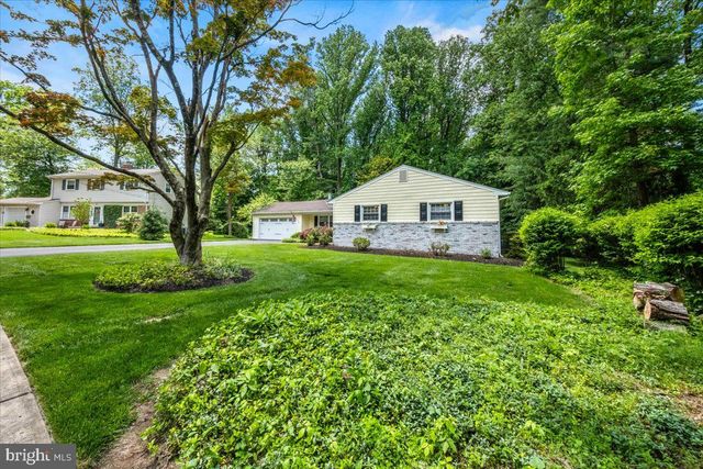 40 PINEKNOLL DR, Lawrence Township, NJ 08648