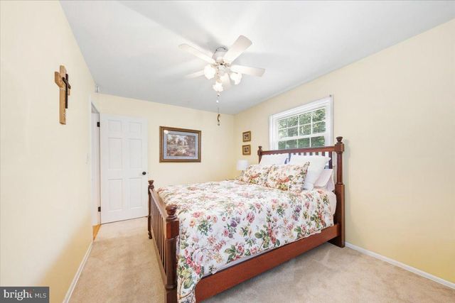 40 PINEKNOLL DR, Lawrence Township, NJ 08648
