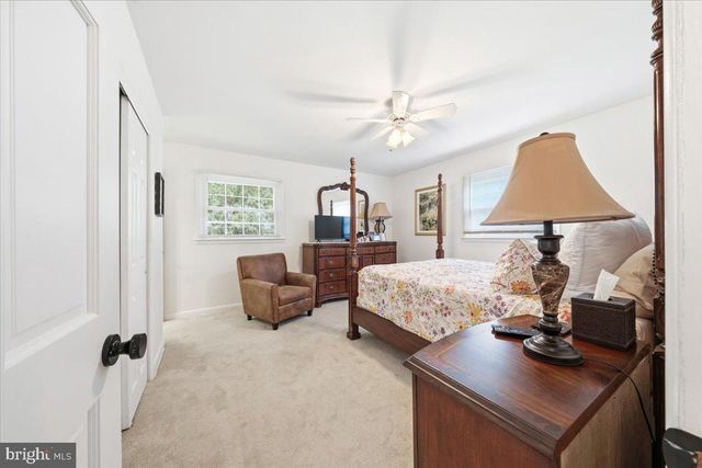 40 PINEKNOLL DR, Lawrence Township, NJ 08648