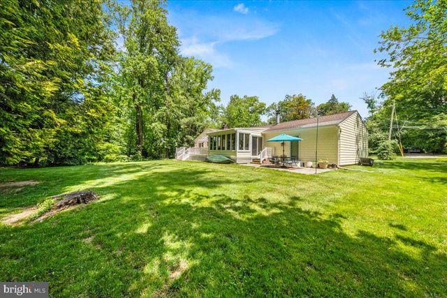 40 PINEKNOLL DR, Lawrence Township, NJ 08648