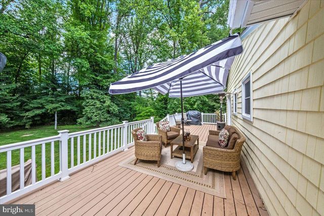 40 PINEKNOLL DR, Lawrence Township, NJ 08648