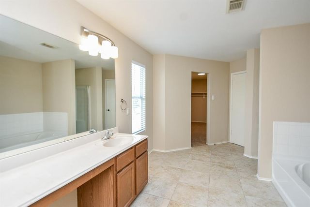 815 Darbydale Crossing Lane, Houston, TX 77090