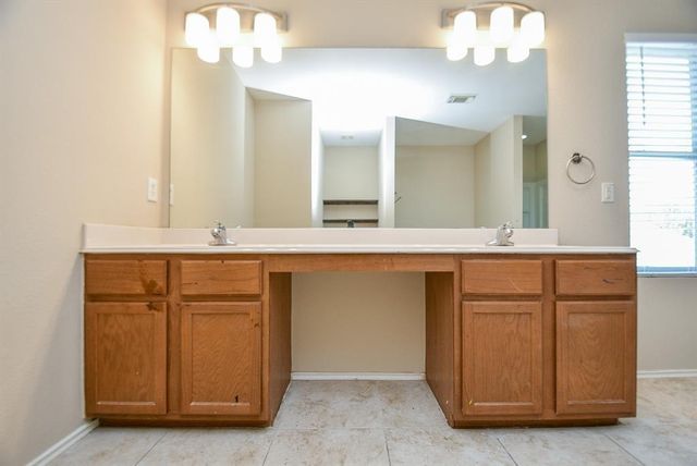 815 Darbydale Crossing Lane, Houston, TX 77090