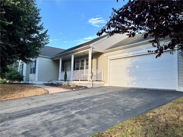 65 Carriage Trail, Newport, RI 02842