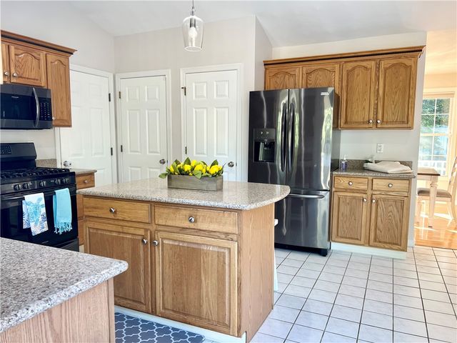 65 Carriage Trail, Newport, RI 02842