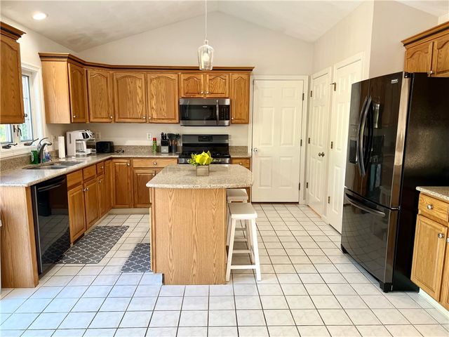 65 Carriage Trail, Newport, RI 02842