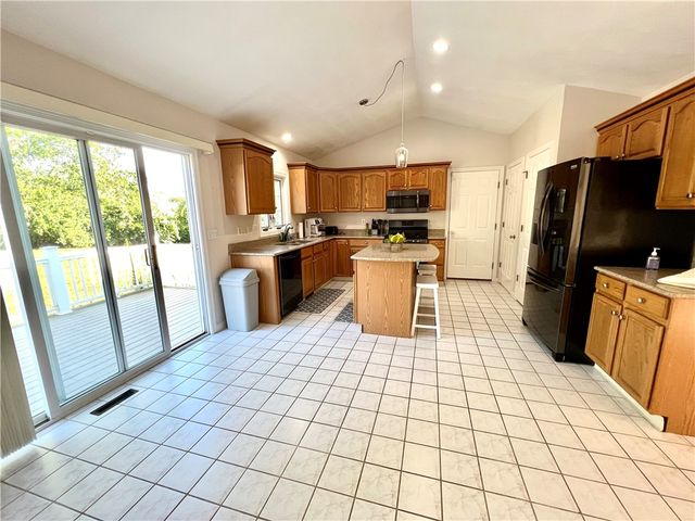 65 Carriage Trail, Newport, RI 02842