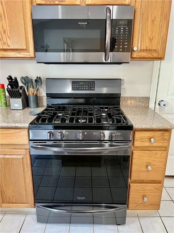 65 Carriage Trail, Newport, RI 02842