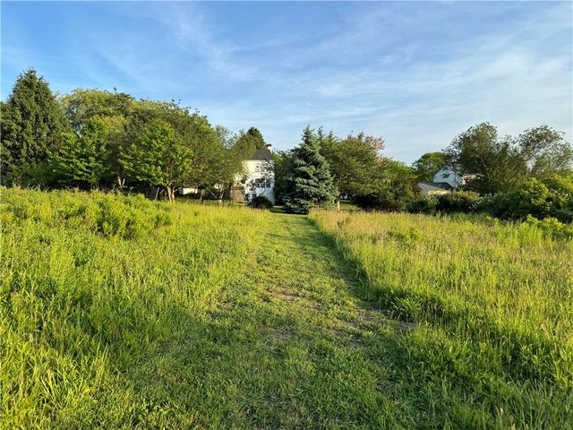 65 Carriage Trail, Newport, RI 02842