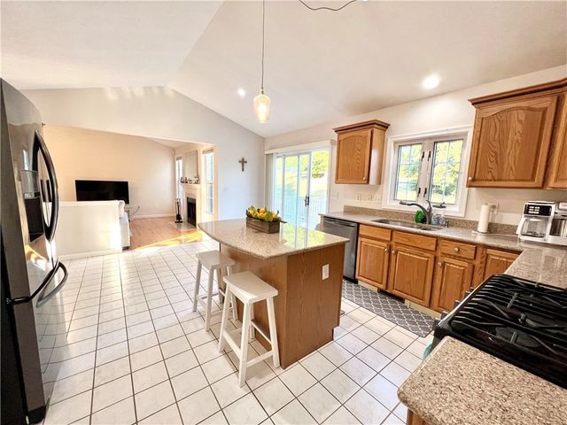 65 Carriage Trail, Newport, RI 02842