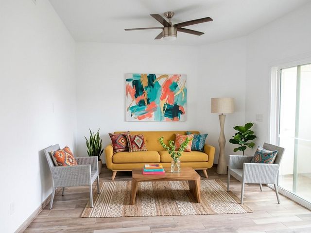 2300 Augusta Drive 17, Houston, TX 77057