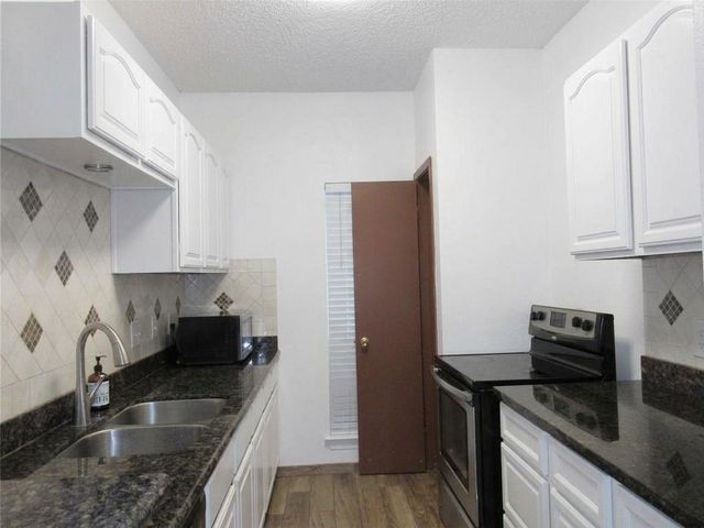 2300 Augusta Drive 17, Houston, TX 77057