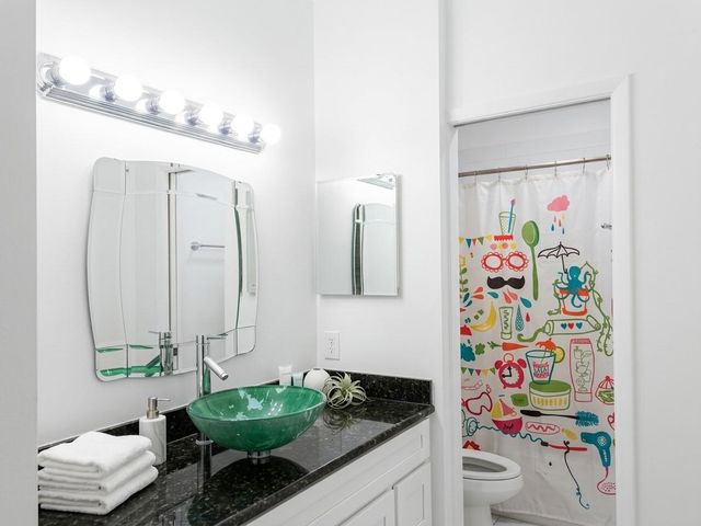 2300 Augusta Drive 17, Houston, TX 77057