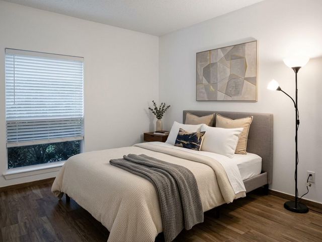 2300 Augusta Drive 17, Houston, TX 77057