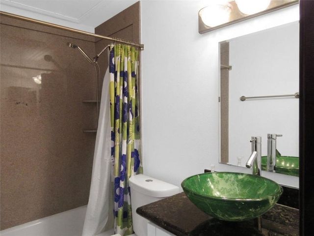 2300 Augusta Drive 17, Houston, TX 77057