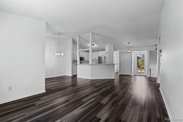 6680 Ridgefield Circle, West Bloomfield, MI 48322