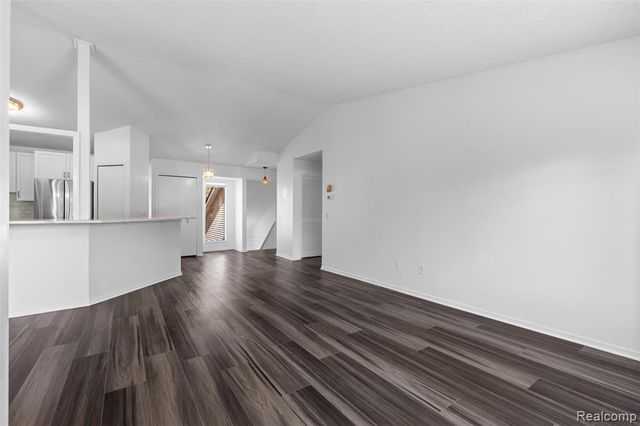 6680 Ridgefield Circle, West Bloomfield, MI 48322