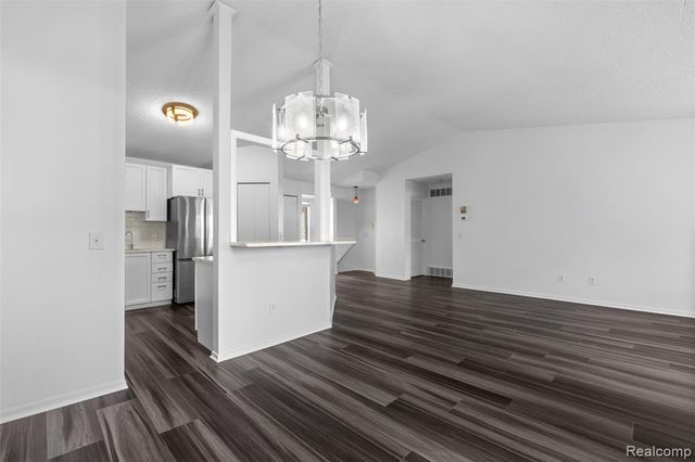 6680 Ridgefield Circle, West Bloomfield, MI 48322