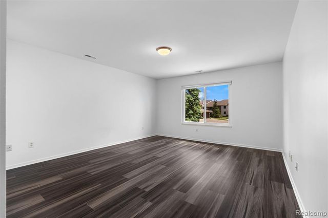 6680 Ridgefield Circle, West Bloomfield, MI 48322