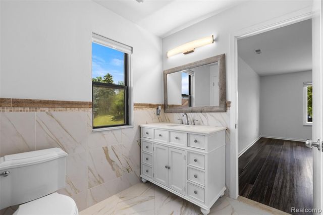 6680 Ridgefield Circle, West Bloomfield, MI 48322
