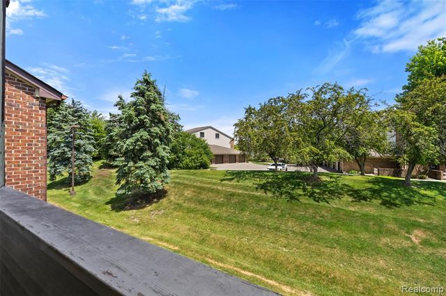 6680 Ridgefield Circle, West Bloomfield, MI 48322