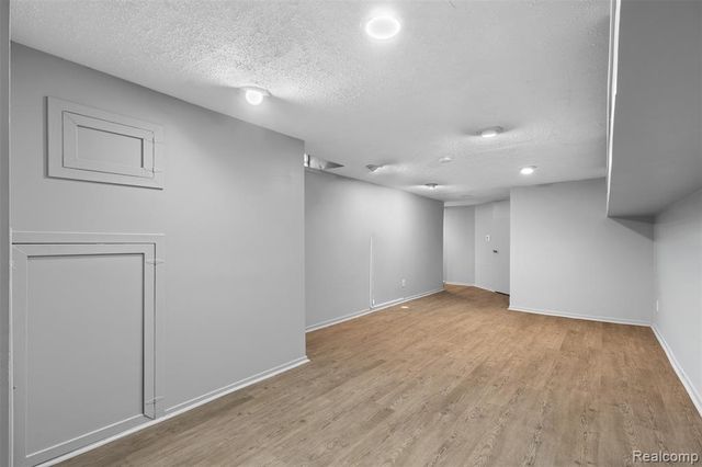 6680 Ridgefield Circle, West Bloomfield, MI 48322