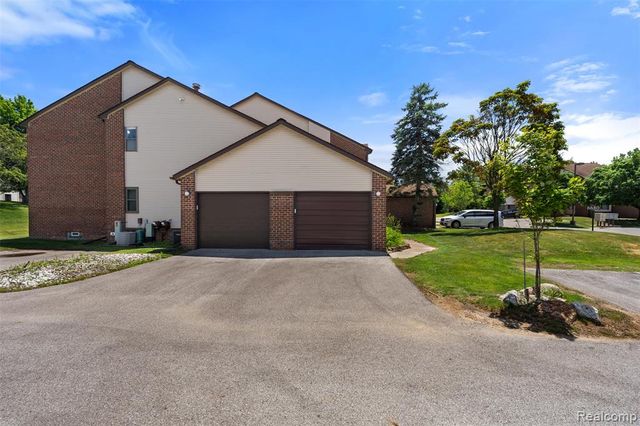 6680 Ridgefield Circle, West Bloomfield, MI 48322