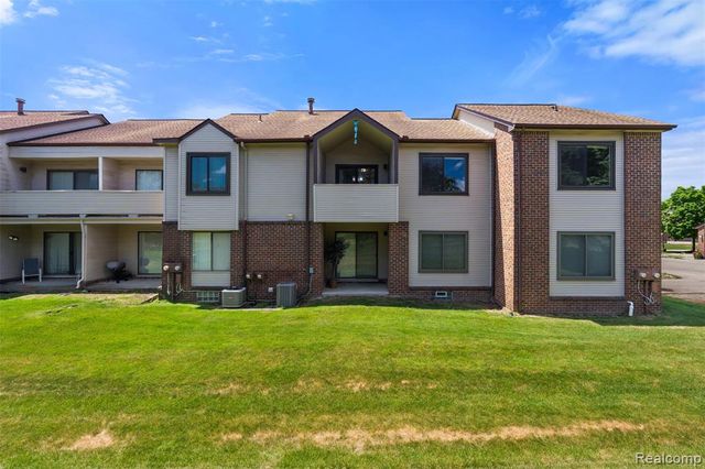 6680 Ridgefield Circle, West Bloomfield, MI 48322
