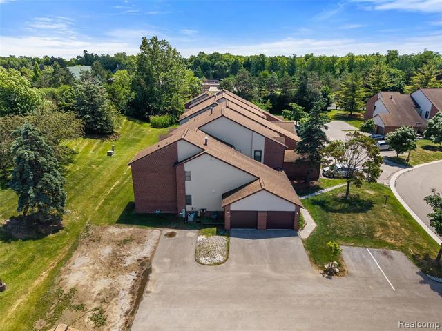 6680 Ridgefield Circle, West Bloomfield, MI 48322