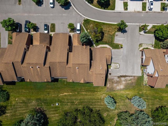 6680 Ridgefield Circle, West Bloomfield, MI 48322