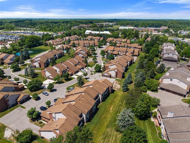 6680 Ridgefield Circle, West Bloomfield, MI 48322