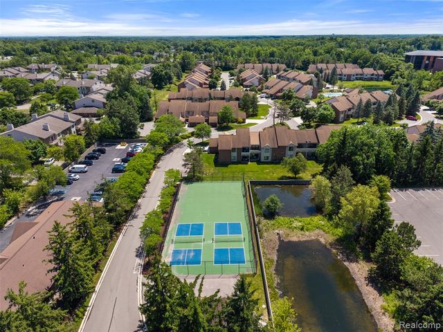 6680 Ridgefield Circle, West Bloomfield, MI 48322