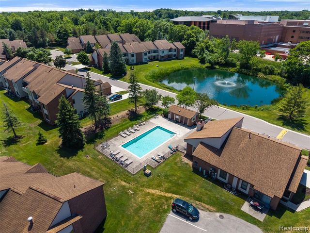 6680 Ridgefield Circle, West Bloomfield, MI 48322