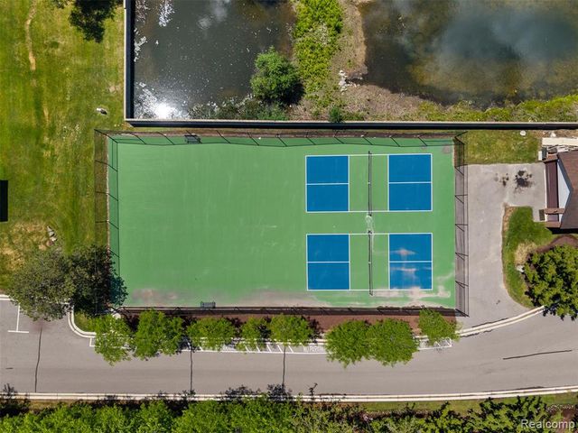 6680 Ridgefield Circle, West Bloomfield, MI 48322