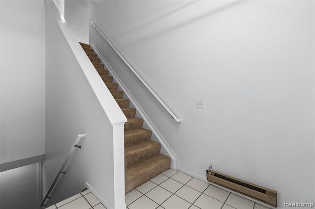 6680 Ridgefield Circle, West Bloomfield, MI 48322