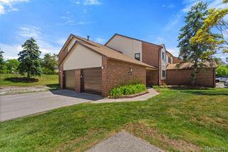 6680 Ridgefield Circle, West Bloomfield, MI 48322