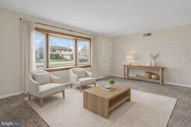 233 LENA DR, York, PA 17408