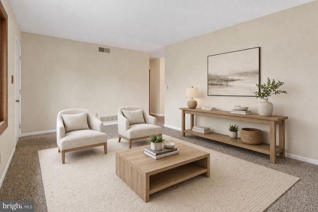 233 LENA DR, York, PA 17408