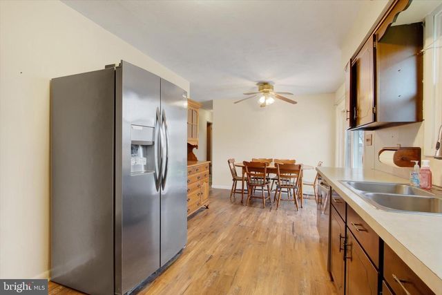 233 LENA DR, York, PA 17408