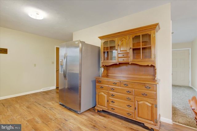 233 LENA DR, York, PA 17408