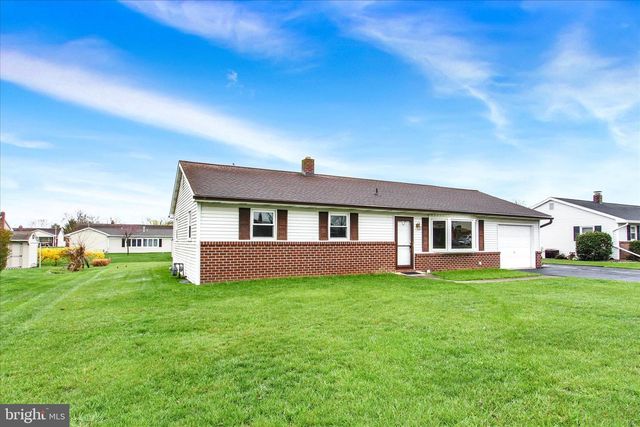 233 LENA DR, York, PA 17408