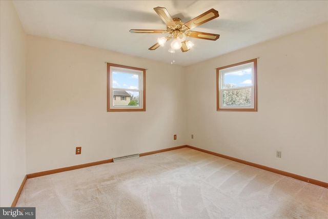 233 LENA DR, York, PA 17408