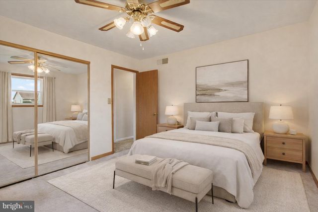 233 LENA DR, York, PA 17408