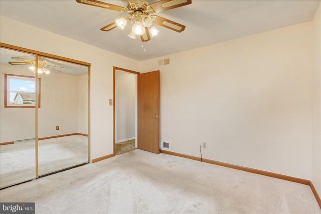 233 LENA DR, York, PA 17408