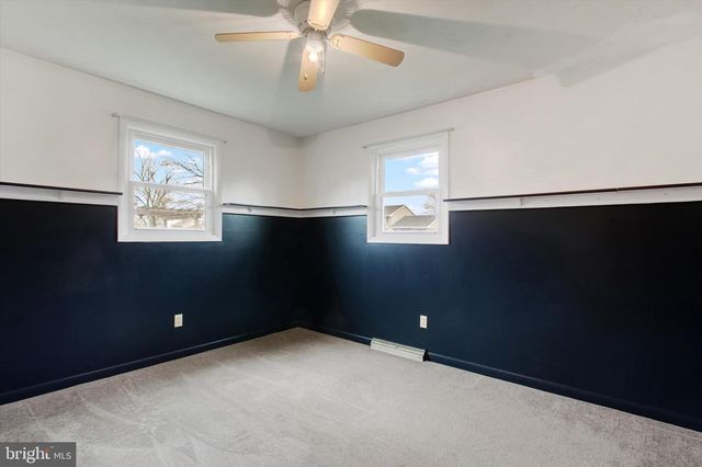 233 LENA DR, York, PA 17408