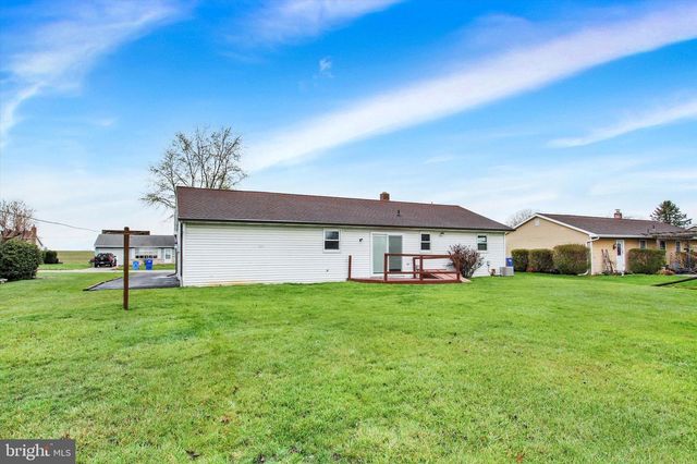 233 LENA DR, York, PA 17408