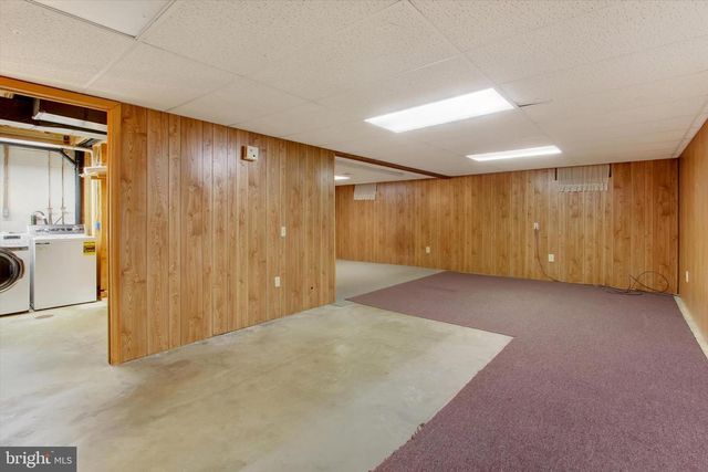 233 LENA DR, York, PA 17408