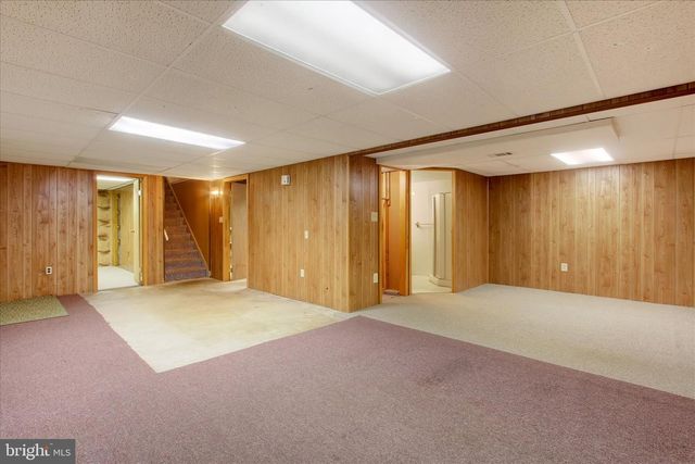 233 LENA DR, York, PA 17408