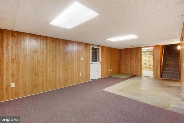 233 LENA DR, York, PA 17408